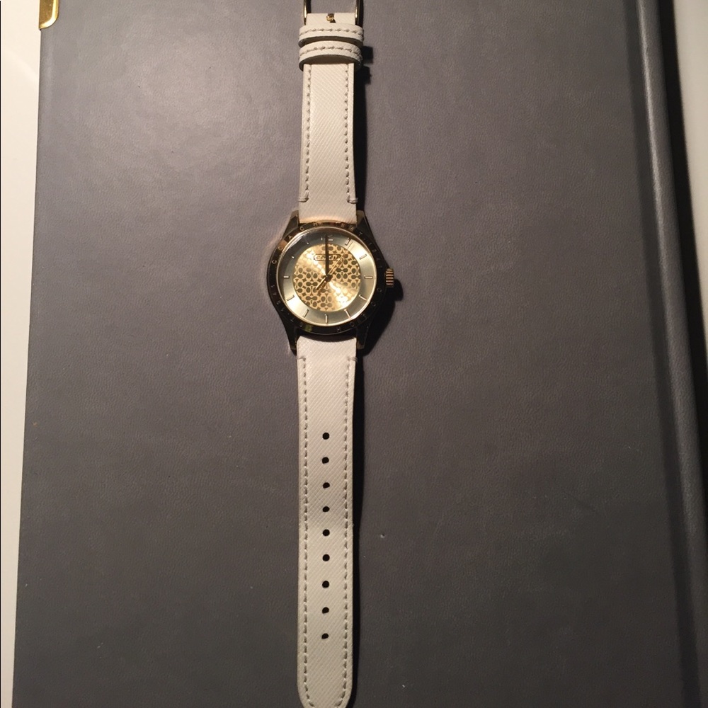Coach Watch - Picture 3 of 3